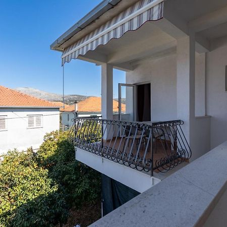 Cozy 1-Bedroom Apartment Near The Center Of Trogir Exterior photo