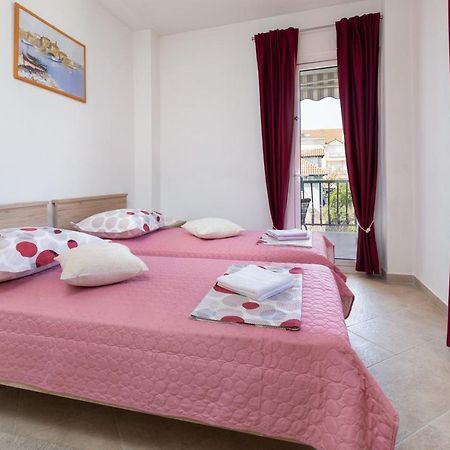 Cozy 1-Bedroom Apartment Near The Center Of Trogir Exterior photo