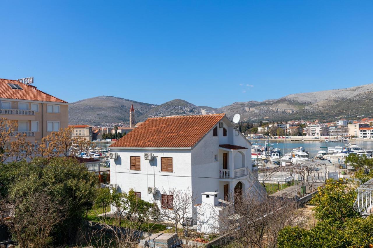 Cozy 1-Bedroom Apartment Near The Center Of Trogir Exterior photo