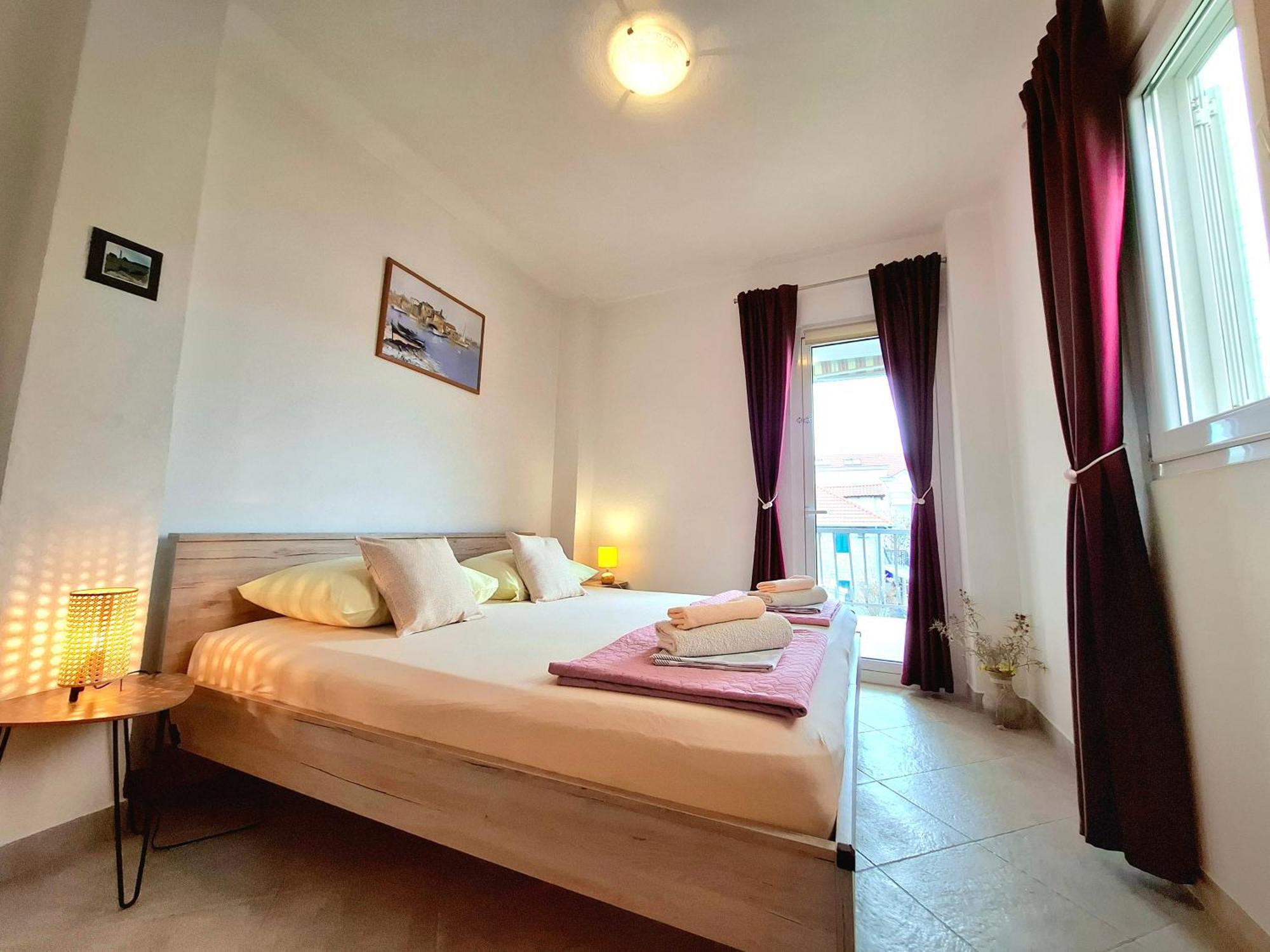 Cozy 1-Bedroom Apartment Near The Center Of Trogir Exterior photo